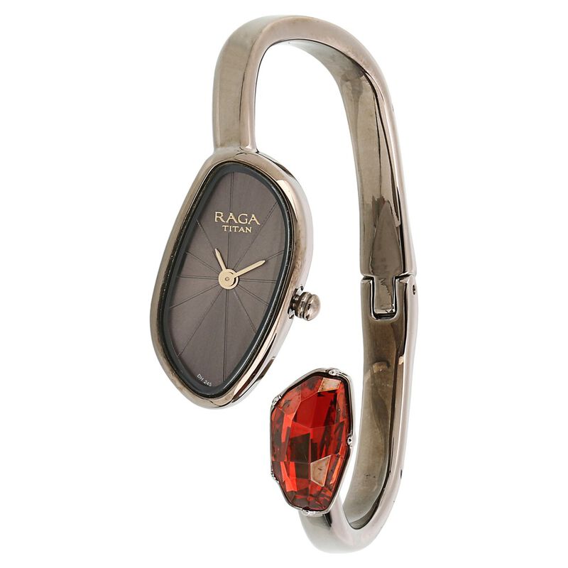 Titan Men's Metropolitan Luxe: Multifunction Mono Silver Dial with Two-Tone  Stainless Steel Bracelet Watch