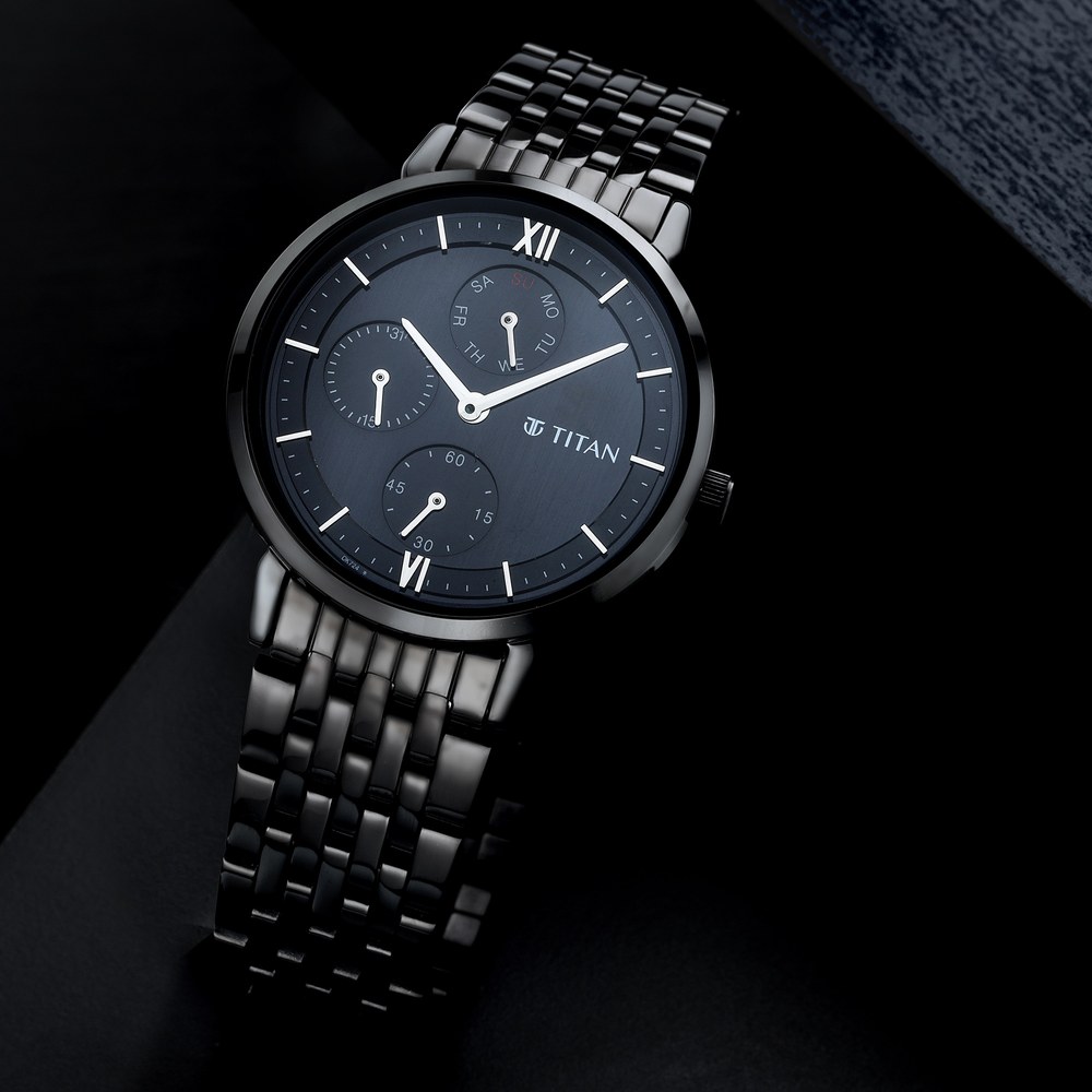 Black dial titan on sale watch